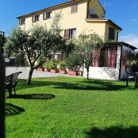Le Travi Acomodação com café da manhã Sarzana Exterior foto
